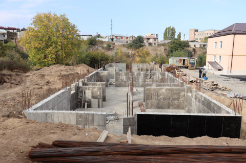 Stepanakertdə yeni yaşayış binasının tikinti işlərinə başlanılıb
