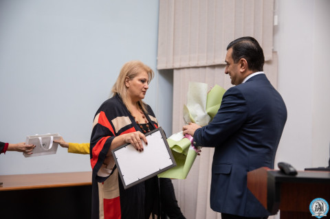 Արմեն Մուրադյանը  շնորհակալագրեր է հանձնել «Մուրացան» հիվանդանոցի բռնության ենթարկված մանկաբույժին և անվտանգության աշխատակիցներին