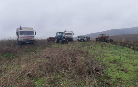 Azərbaycan SQ  Saruşen rayonunun kənd təsərrüfatı təyinatlı torpaqlarında iş aparan vətəndaşlara atəş açıb
