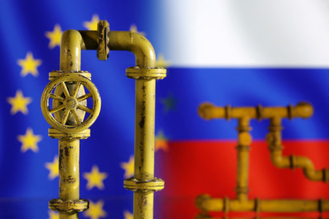 EU tentatively agrees $60 price cap on Russian seaborne oil