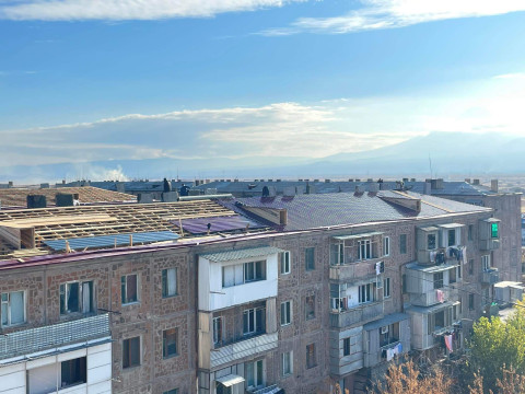 Արտաշատում հիմնանորոգվում են 21 բազմաբնակարան բնակելի շենքերի տանիքները
