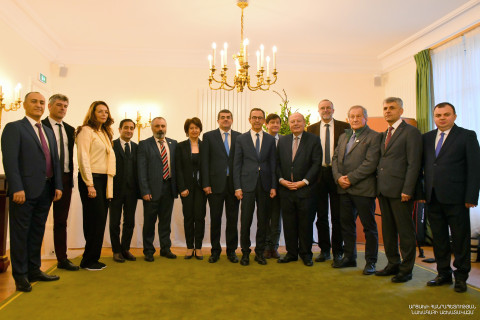 Artsax Respublikasının prezidentinin başçılıq etdiyi nümayəndə heyəti Parisdə Fransa qanunverici orqanının rəhbərliyi ilə görüşlər keçirib