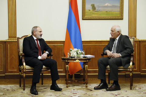 Nikol Pashinyan meets with Vahagn Khachaturyan