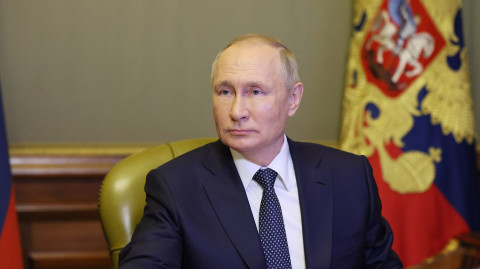Путин разрешил покупателям из недружественных стран платить по долгам за газ в иностранной валюте