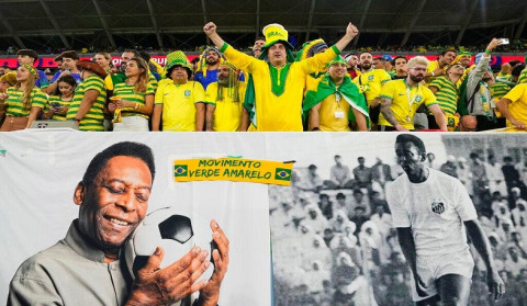 Thousands pay their last respects to Pele in Santos