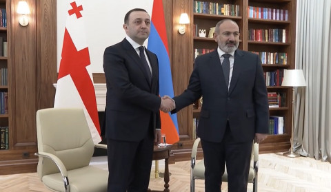 Nikol Paşinyan İrakli Qaribaşvili ilə təkbətək söhbət edib