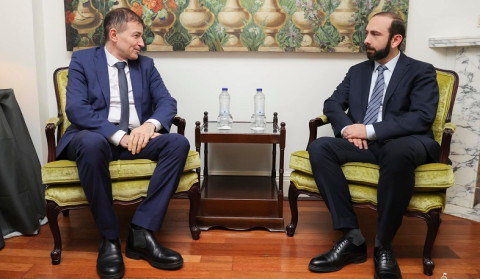 Azərbaycan dərhal Laçın dəhlizinin normal fəaliyyətini bərpa etməlidir: Mirzoyan Kovaçevə
