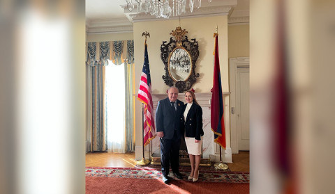 Ambassador Makunts presents Maestro Konstantin Petrossian with Armenia’s State Award