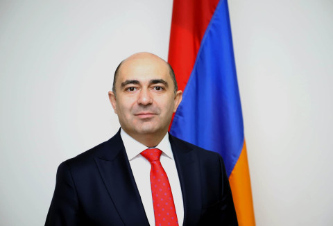 Լեռնային Ղարաբաղն իր իրավաքաղաքական պատմությամբ անհամեմատելի է Դոնեցկի, Լուգանսկի կամ Կոսովոյի սերբերի հետ. Մարուքյան