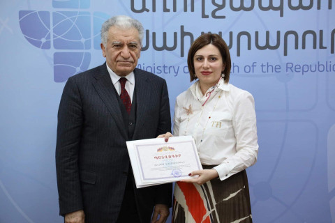 Անահիտ Ավանեսյանը մանկական նյարդավիրաբուժության գործում ավանդի համար Վիլյամ Խաչատրյանին պատվոգիր է շնորհել
