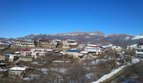 Azərbaycan Stepanakerti Hin şen, Mets şen və bir sıra başqa kəndlərlə birləşdirən torpaq yolu birbaşa müşahidə altına alıb: Paşinyan