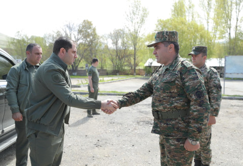 Սուրեն Պապիկյանը անակնկալ ստուգայցով եղել է ՊՆ զորամասերում