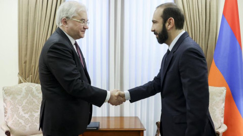 Ararat Mirzoyan ATƏT Minsk qrupunun rusiyalı həmsədri İqor Xovayevi qəbul edib
