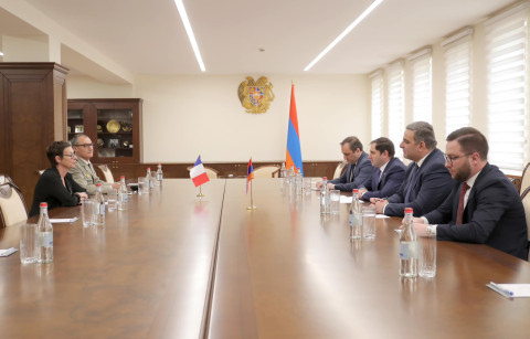 Պապիկյանը Ֆրանսիայի դեսպանին է ներկայացրել հայ-ադրբեջանական սահմանին տիրող իրավիճակը