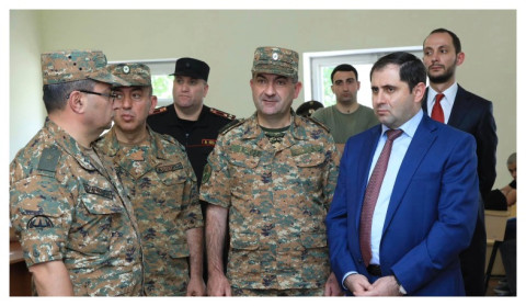 Սուրեն Պապիկյանը ԶՈՒ ԳՇ պետի ուղեկցությամբ այցելել է ՀՀ ՊՆ կենտրոնական հավաքակայան