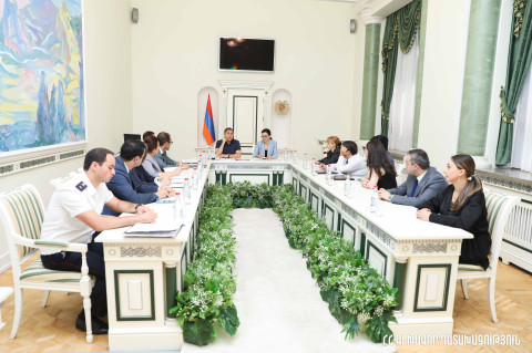 Դատախազներն ու քննիչները հանդիպել են ՄԻԵԴ-ի դատավոր Արմեն Հարությունյանի հետ
