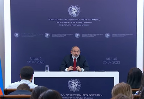 Я не обсуждал предлагаемую Азербайджаном так называемую дорогу из Агдама, потому что я не имею мандата на обсуждение этого вопроса: Пашинян