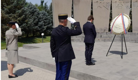 Fransa səfiri "Yerablur" panteonunda olub