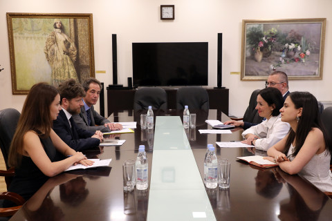 Ժաննա Անդրեասյանը և դեսպան Օլիվիե Դըկոտինյին անդրադարձել են ֆրանսերենի դասավանդման խնդիրներին