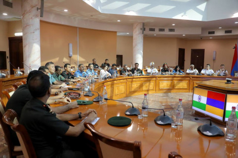 Chief of General Staff of Armed Forces of Armenia had meeting with delegation of National Defense College of India