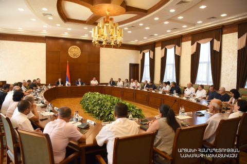Արայիկ Հարությունյանը ներկայացրել է ԼՂ նորանշանակ պետական նախարար Սամվել Շահրամանյանին