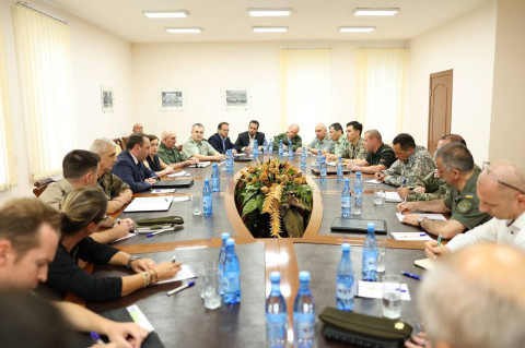 Operational situation on Armenian-Azerbaijani border presented to accredited military attachés in Armenia