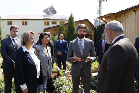 Վարչապետը տիկնոջ հետ ներկա է եղել Գյուղական կյանքի և ավանդույթների հոբելյանական՝ 10-րդ փառատոնի բացմանը