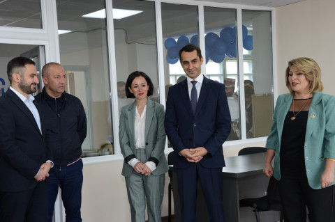 Հանրային ՀԸ-ի տրամադրած միջոցներով հիմնանորոգվել ու կահավորվել է Գեղարքունիք գյուղի միջնակարգ դպրոցի գրադարանը