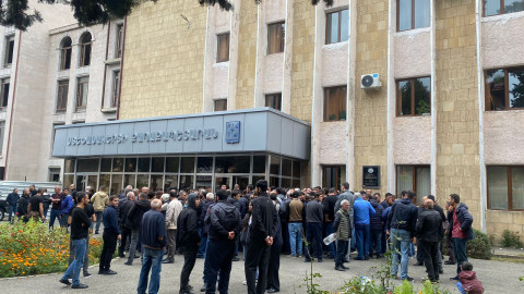 Stepanakertin bütün küçələri köçkün, ac və qorxmuş insanlarla doludur: Stepanyan