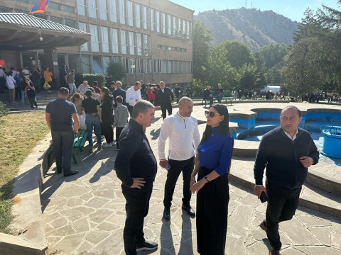 Անահիտ Մանասյանը Վայքում հանդիպել է ԼՂ-ից բռնի տեղահանված անձանց հետ