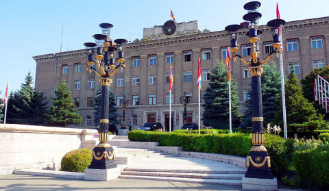 ԼՂ նախագահը մի խումբ պատասխանատու անձանց հետ դեռևս կմնա Ստեփանակերտում