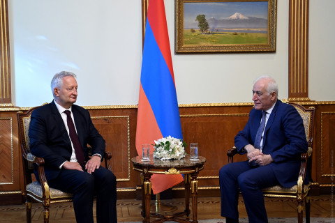 Վահագն Խաչատուրյանը Գերմանիայի ազգային տոնի՝ Միասնության օրվա առիթով ընդունել է դեսպան Վիկտոր Ռիխտերին