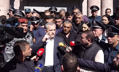 «Արցախի Հանրապետությունը լուծարված չէ». Սամվել Շահրամանյանը՝ բողոքի ակցիայի մասնակիցներին