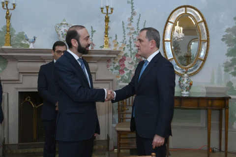Հայաստանի և Ադրբեջանի արտաքին գործերի նախարարները Թեհրանում ոչ պաշտոնական շփում են ունեցել