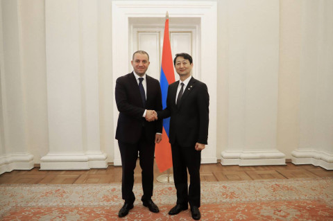 Vahan Kerobyan koreyalı həmkarı ilə Ermənistan-Koreya əməkdaşlığının ən perspektivli istiqamətlərini müzakirə edib