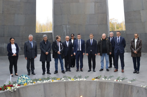Sent-Etyen şəhərinin meri Erməni Soyqırımı Memorialını ziyarət edib