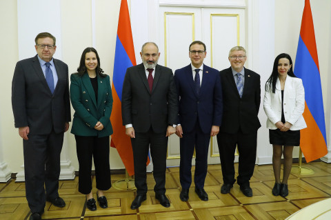 Nikol Paşinyan Kanada parlamentinin nümayəndə heyətini qəbul edib