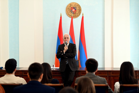 Վահագն Խաչատուրյանը դասախոսություն է կարդացել Լիբերալ քաղաքականության դպրոցի մասնակիցների համար