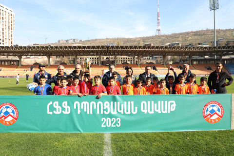«Կարևորն այն է, որ երեխաները ֆուտբոլ են խաղում». ԿԳՄՍ նախարարը ներկա է եղել «Դպրոցականների գավաթ-2023» մրցաշարի եզրափակիչներին