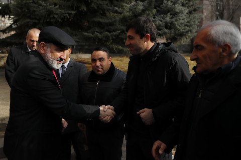 Վարչապետը Վայքում ծանոթացել է ճանապարհաշինական ծրագրին, հանձնարարել ներկայացնել մշակույթի տան ու ոռոգման ջրատարի հիմնանորոգման նախագծեր