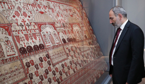 Pashinyan visits Armenia exhibition in New York