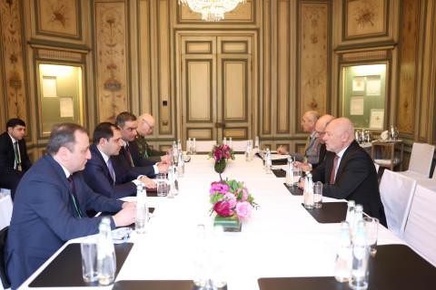 Suren Papikyan discussed issues related to Armenian-Bulgarian cooperation in field of defense with his Bulgarian counterpart
