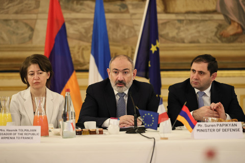 Armenian Prime Minister meets with the heads of a group of large French companies operating in various fields