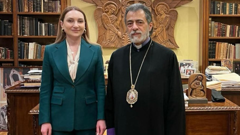 Դեսպան Մակունցը և Հովնան արքեպիսկոպոս Տերտերյանը քննարկել են Լոս Անջելեսի հայ համայնքին առնչվող հարցեր