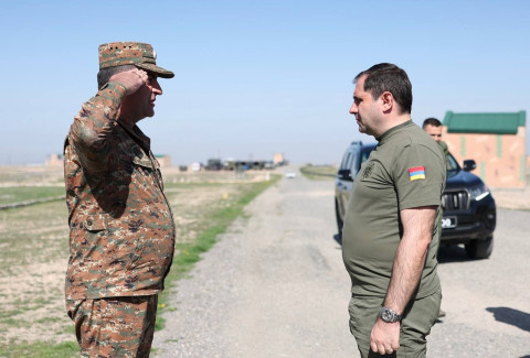 Papikyan Silahlı Qüvvələrin ali və yüksək rütbəli zabitlərinin attestasiya prosesini izləyib
