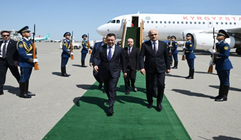 Qırğızıstan Prezidenti Azərbaycana dövlət səfərinə gedib