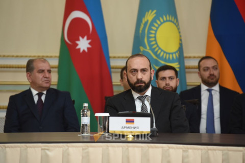 Ermənistan sülhə hazırdır: Mirzoyan Bayramovla görüşüb