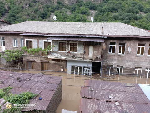 Ermənistan tərəfinin müraciəti təqdirdə Rusiya Silahlı Qüvvələrinin bölmələri və ehtiyatları dərhal təbii fəlakət bölgələrinə göndəriləcək: Rusiya MN