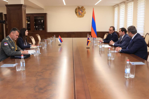 Suren Papikyan və Serbiyanın səfiri iki ölkə arasında müdafiə sahəsində əməkdaşlıq məsələlərini müzakirə ediblər