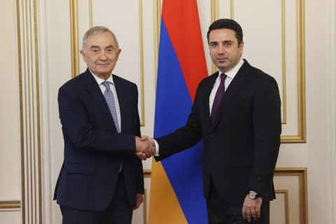 Alen Simonyan Receives Secretary General of Black Sea Economic Cooperation Lazar Comanescu